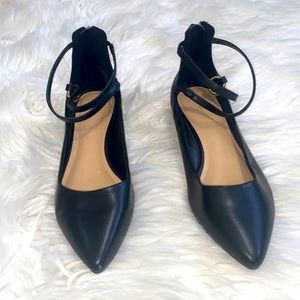 Apt. 9 women’s black cross style lace flats